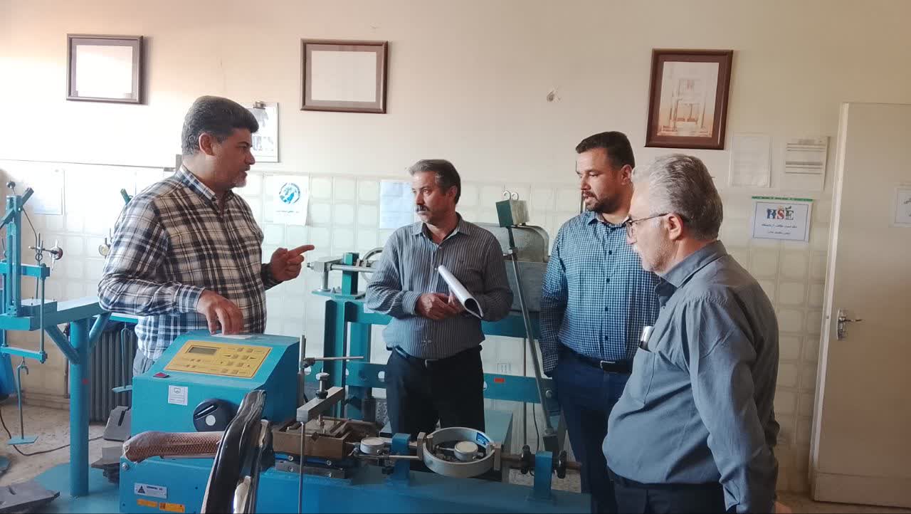 بازدید کارکنان بخش پیمان و رسیدگی راهداری از آزمایشگاه فنی و مکانیک خاک استان کردستان